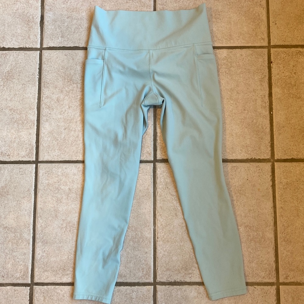 Athleta Salutation Stash 7/8 Tight Legging